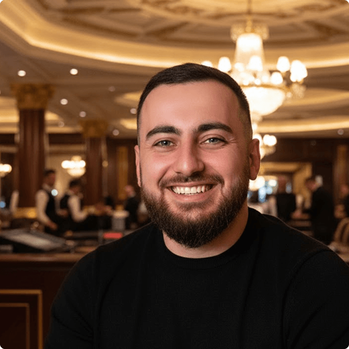 <b>Карен Адамян</b>